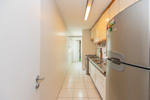 Image 10 - 922560
