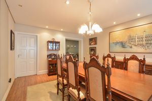 Image 11 - 922565
