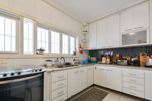 Image 21 - 922565