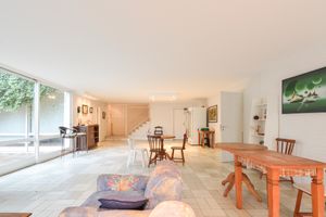 Image 49 - 922565