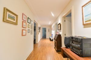 Image 26 - 922565