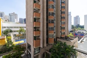 Image 12 - 922572
