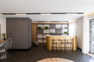 Image 19 - 922573