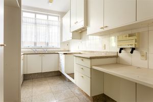 Image 10 - 922575
