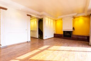 Image 3 - 922575
