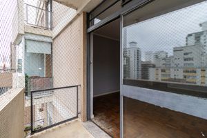 Image 1 - 922582