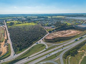Image 16 - 922585