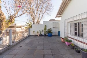 Image 1 - 922587
