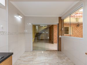 Image 22 - 922594