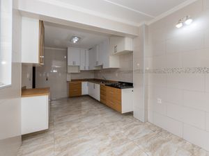 Image 21 - 922594