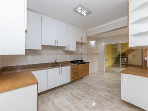 Image 19 - 922594