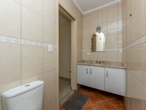 Image 30 - 922594