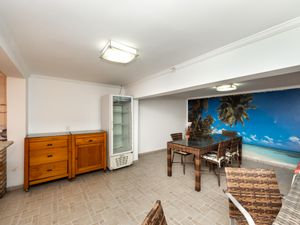 Image 36 - 922612