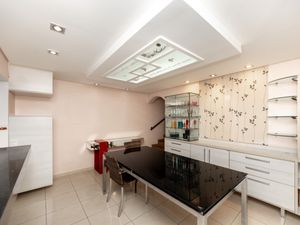 Image 32 - 922612