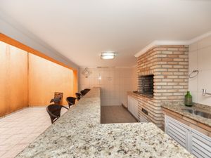 Image 38 - 922612