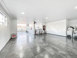 Image 25 - 922631