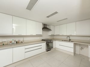 Image 29 - 922640