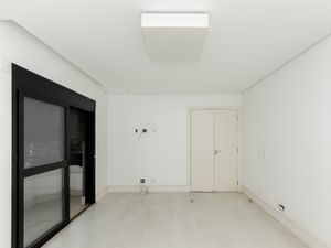 Image 6 - 922640
