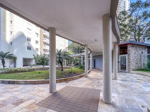 Image 44 - 922648