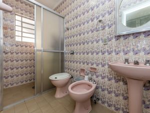 Image 19 - 922660