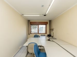 Image 25 - 922660