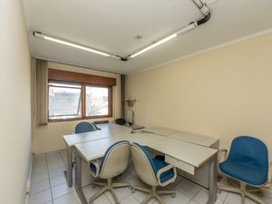Image 24 - 922660