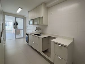 Image 1 - 922664
