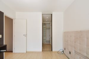 Image 32 - 922666