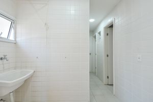 Image 19 - 922666