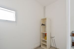 Image 22 - 922666