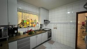 Image 23 - 922675