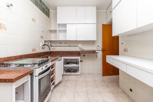 Image 10 - 922676