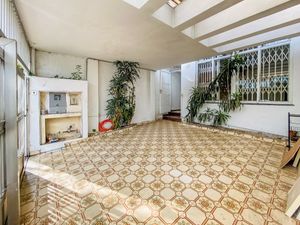 Image 8 - 922676