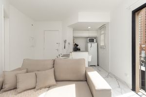 Image 6 - 922679