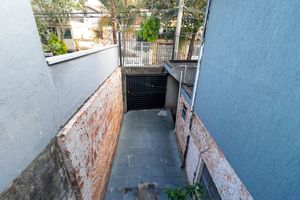 Image 28 - 922680