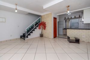 Image 3 - 922682