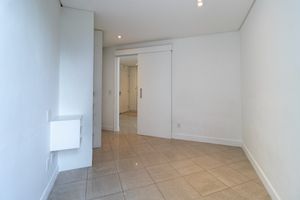Image 8 - 922683