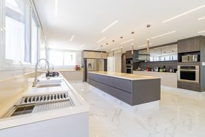Image 32 - 922693