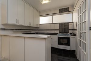 Image 6 - 922694