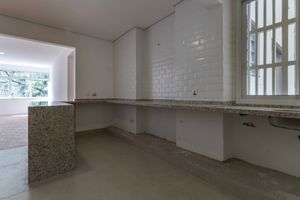 Image 20 - 922696