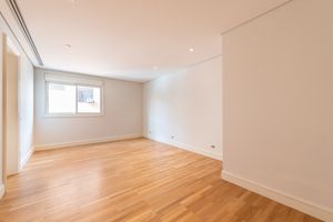 Image 25 - 922720
