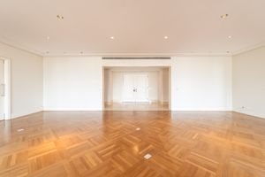 Image 7 - 922720