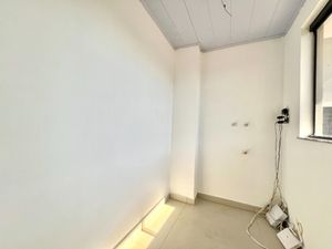 Image 21 - 922723