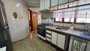 Image 8 - 922736
