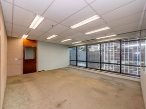 Image 8 - 922739