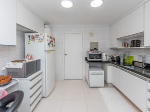 Image 10 - 922741