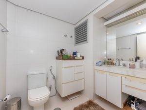 Image 19 - 922741