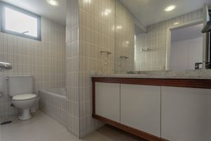 Image 11 - 922748
