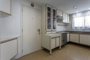 Image 24 - 922748