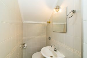 Image 10 - 922749